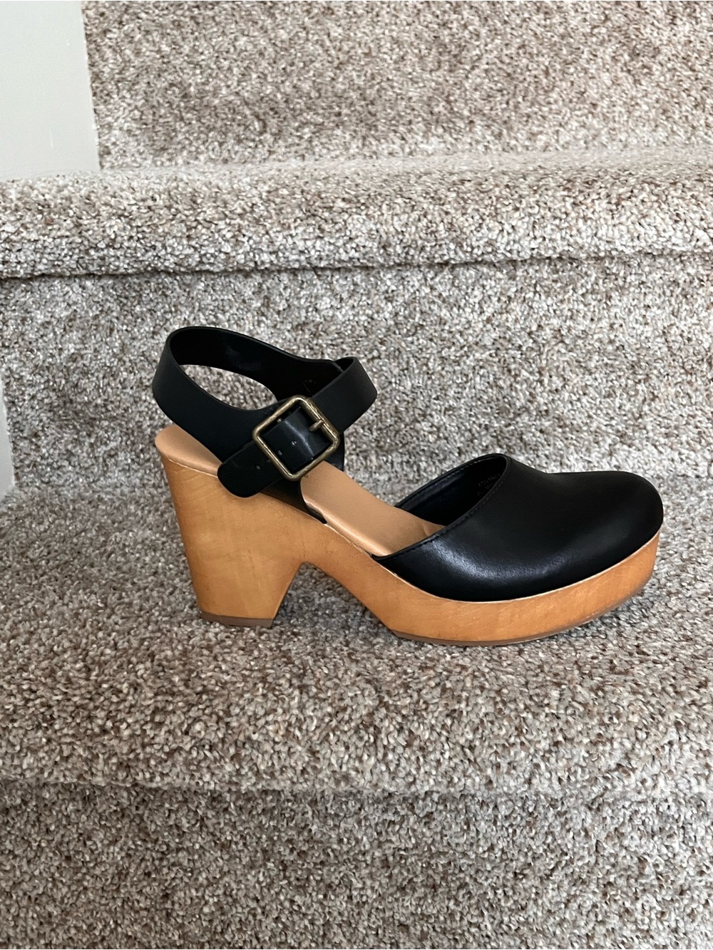 BAMBOO Black Leather-Look Clog Sandal
Size 7.5
Excellent condition